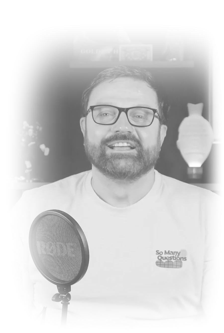 Davy Lheureux au micro lors de l'enregistrement du podcast RAF